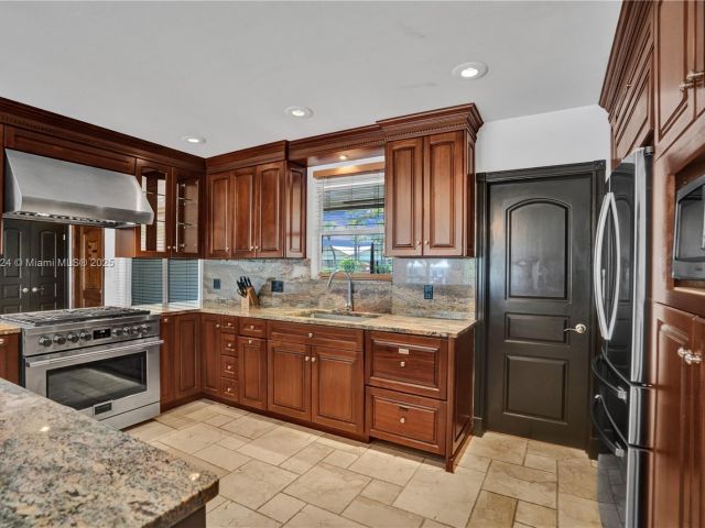 Home for rent at 3100 NE 56th Ct - photo 6075666