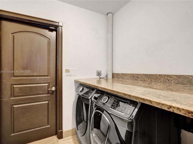 Home for rent at 3100 NE 56th Ct - photo 6075671