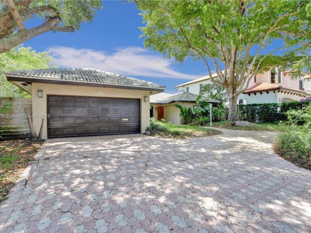 Home for rent at 3100 NE 56th Ct - photo 6075675