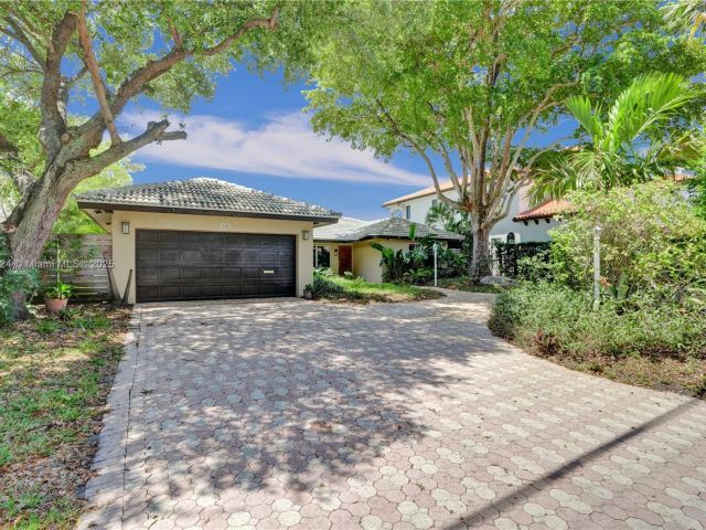 Home for rent at 3100 NE 56th Ct - photo 6075676