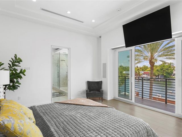 Home for sale at 12880 N Bayshore Dr - photo 6067336