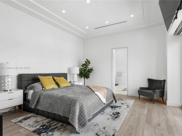 Home for sale at 12880 N Bayshore Dr - photo 6067337