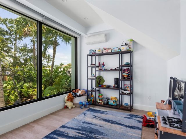 Home for sale at 12880 N Bayshore Dr - photo 6067340