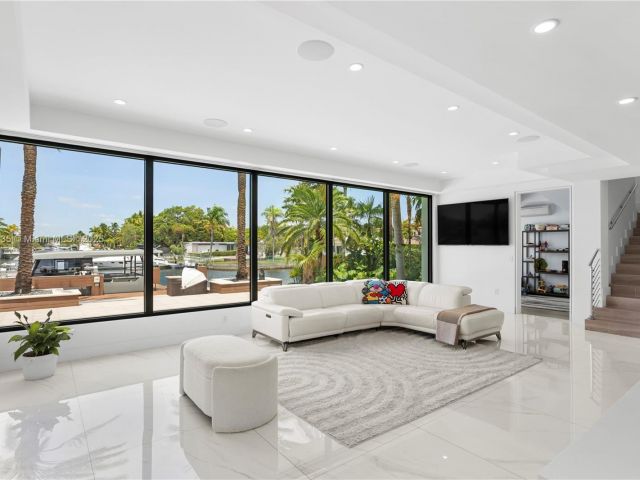 Home for sale at 12880 N Bayshore Dr - photo 6067341