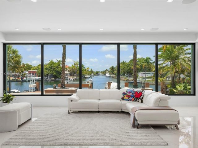 Home for sale at 12880 N Bayshore Dr - photo 6067342