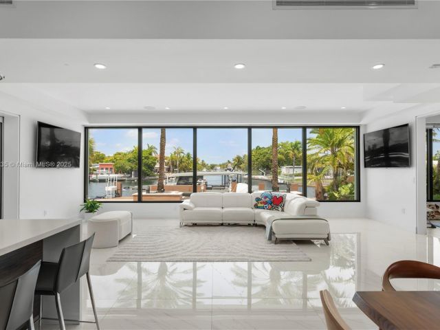 Home for sale at 12880 N Bayshore Dr - photo 6067343