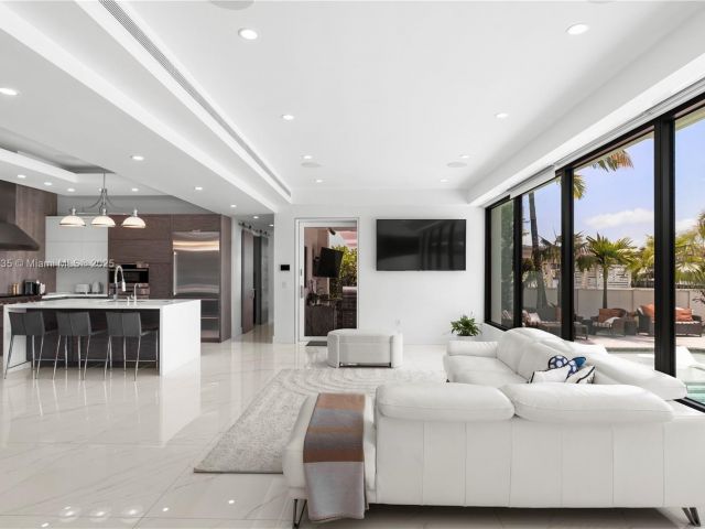 Home for sale at 12880 N Bayshore Dr - photo 6067344