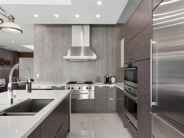 Home for sale at 12880 N Bayshore Dr - photo 6067346