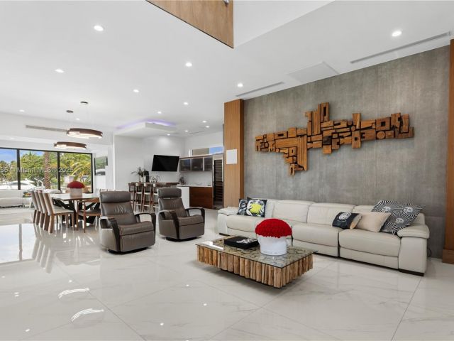 Home for sale at 12880 N Bayshore Dr - photo 6067350