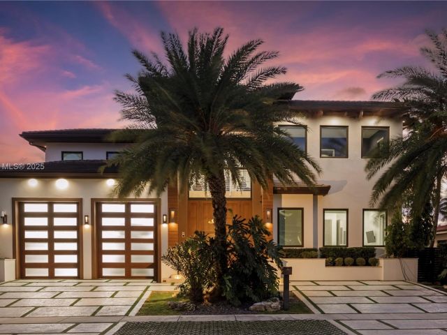 Home for sale at 12880 N Bayshore Dr - photo 6067352