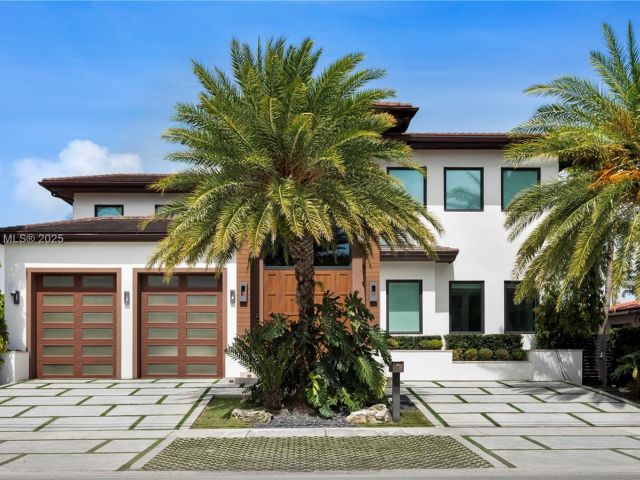 Home for sale at 12880 N Bayshore Dr - photo 6067354