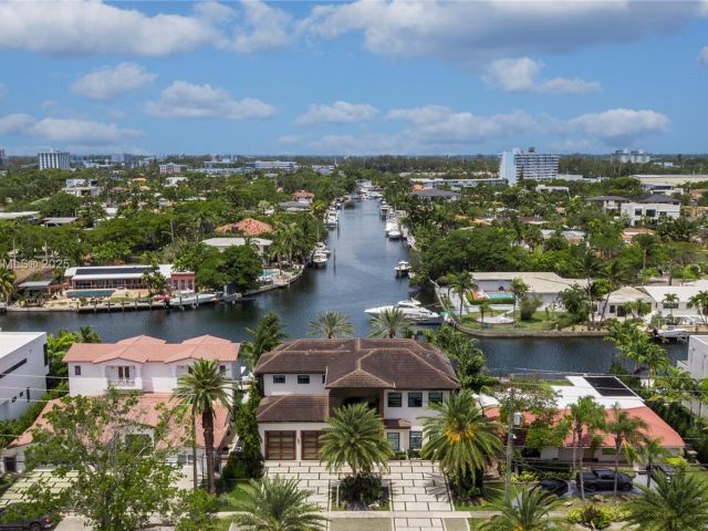 Home for sale at 12880 N Bayshore Dr - photo 6067355