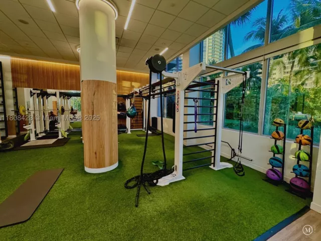 2-bedroom condo for rent in Miami Beach - 1500 Bay Rd 1534S - MondialRealty