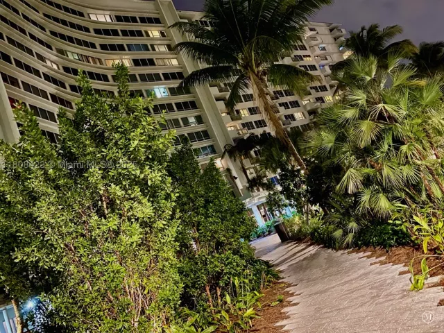 2-bedroom condo for rent in Miami Beach - 1500 Bay Rd 1534S - MondialRealty