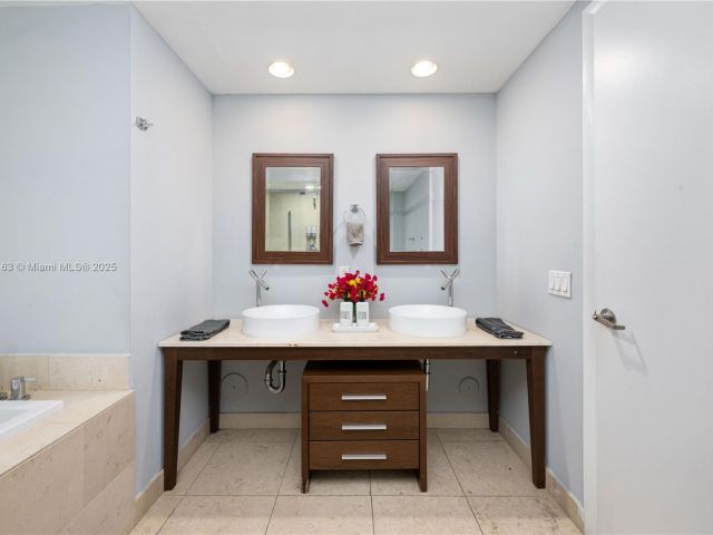 Apartment for sale  Unit #1604 - photo 6091471