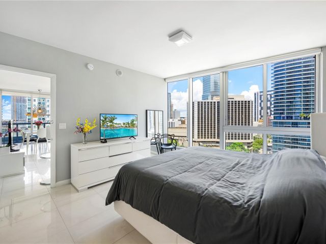 Apartment for sale  Unit #1604 - photo 6091472