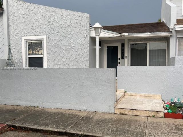 Home for sale at 19423 NW 53rd Pl - photo 6072119