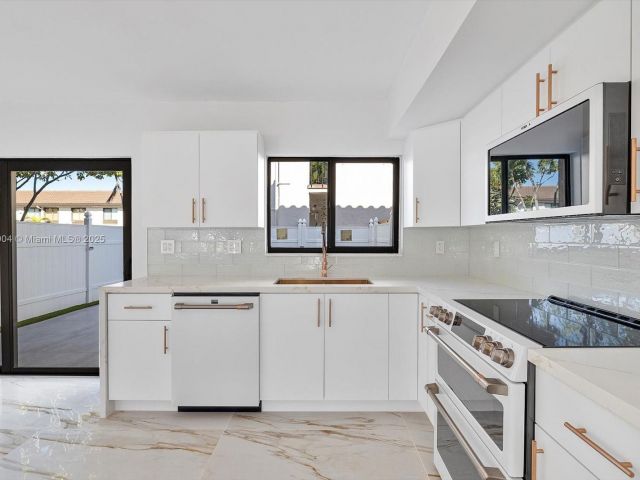 Home for sale at 16449 NE 26th Ave 16 - photo 6069668