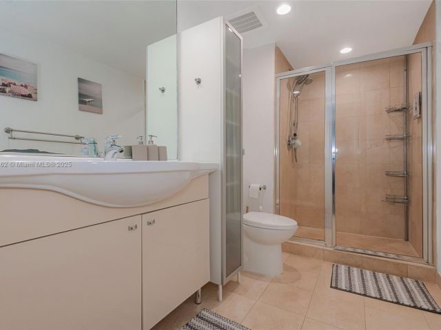 Apartment for sale  Unit #1605 - photo 6118814