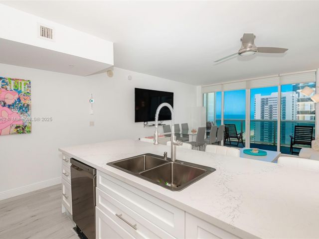 Apartment for sale  Unit #1605 - photo 6118820