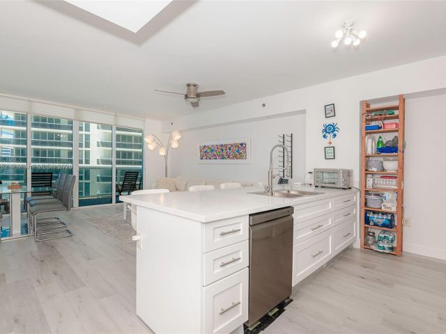 Apartment for sale  Unit #1605 - photo 6118821