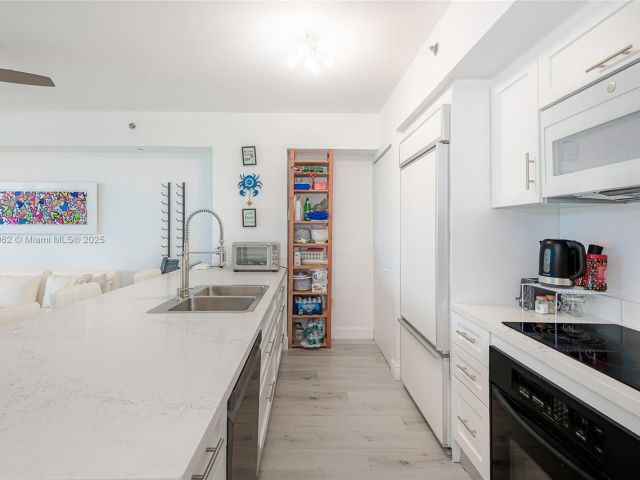 Apartment for sale  Unit #1605 - photo 6118822