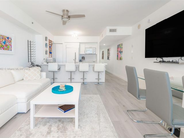 Apartment for sale  Unit #1605 - photo 6118825