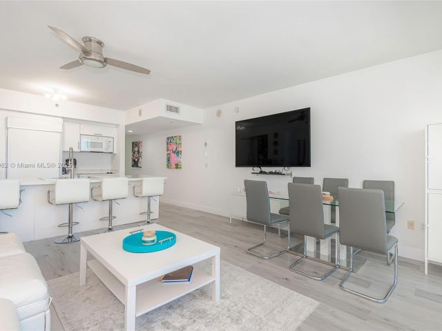 Apartment for sale  Unit #1605 - photo 6118827