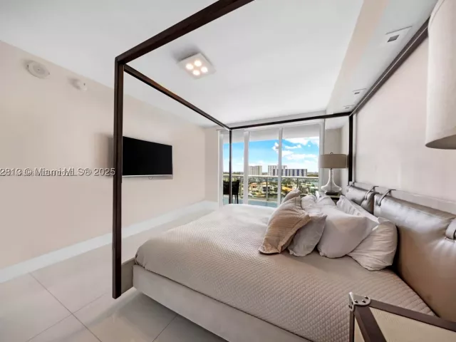 2-bedroom condo for rent in Sunny Isles Beach - 400 Sunny Isles 1106 - MondialRealty