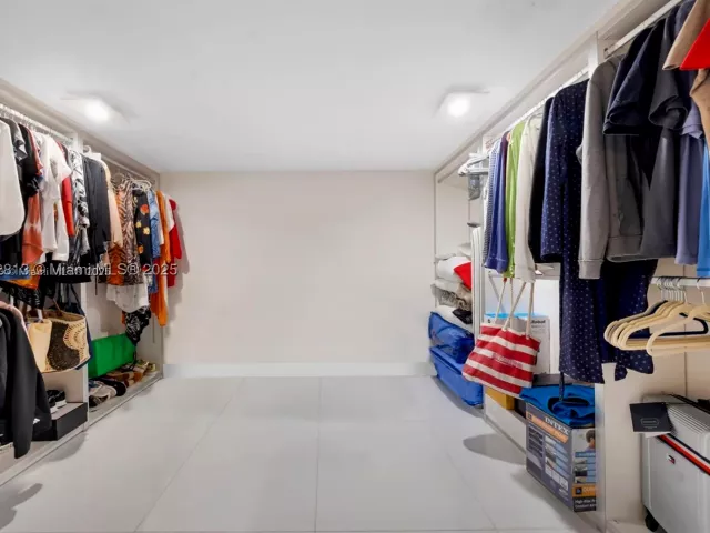 2-bedroom condo for rent in Sunny Isles Beach - 400 Sunny Isles 1106 - MondialRealty
