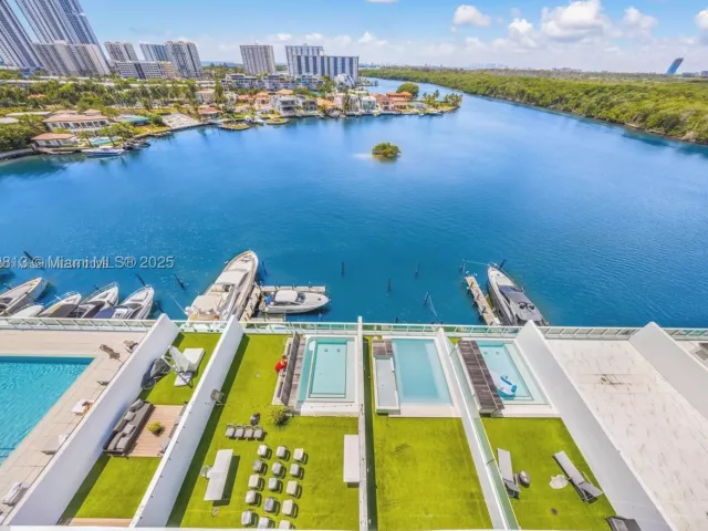 2-bedroom condo for rent in Sunny Isles Beach - 400 Sunny Isles 1106 - MondialRealty
