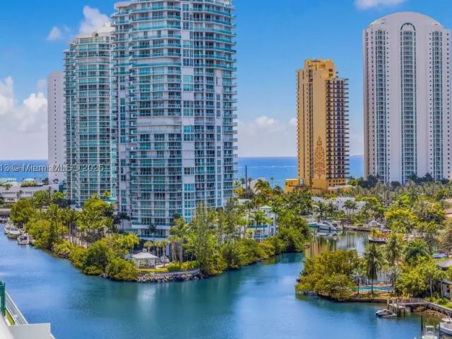 2-bedroom condo for rent in Sunny Isles Beach - 400 Sunny Isles 1106 - MondialRealty