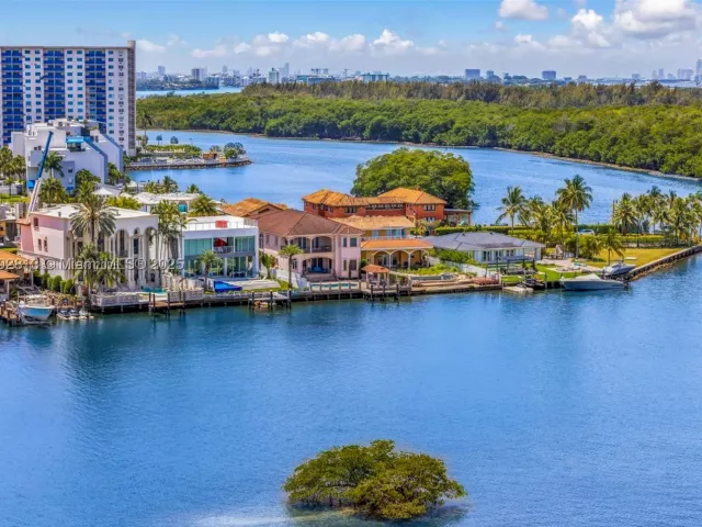 2-bedroom condo for rent in Sunny Isles Beach - 400 Sunny Isles 1106 - MondialRealty