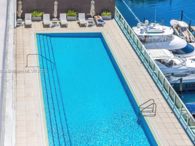 2-bedroom condo for rent in Sunny Isles Beach - 400 Sunny Isles 1106 - MondialRealty