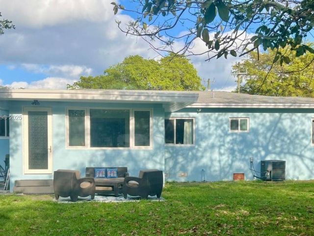 Home for rent at 12530 NE 4th Ave - photo 6069821