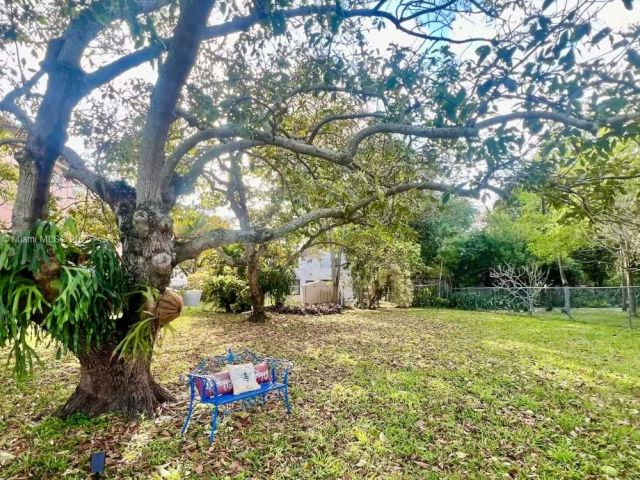 Home for rent at 12530 NE 4th Ave - photo 6069823