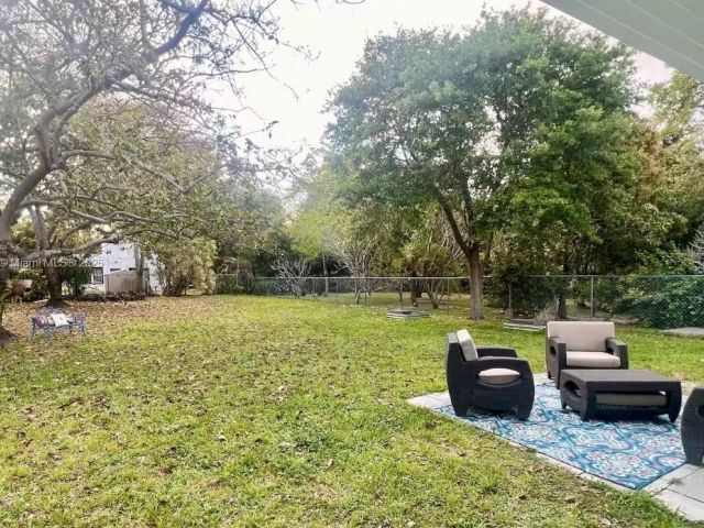 Home for rent at 12530 NE 4th Ave - photo 6069831