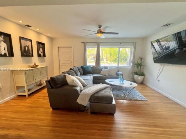 Home for rent at 12530 NE 4th Ave - photo 6069832