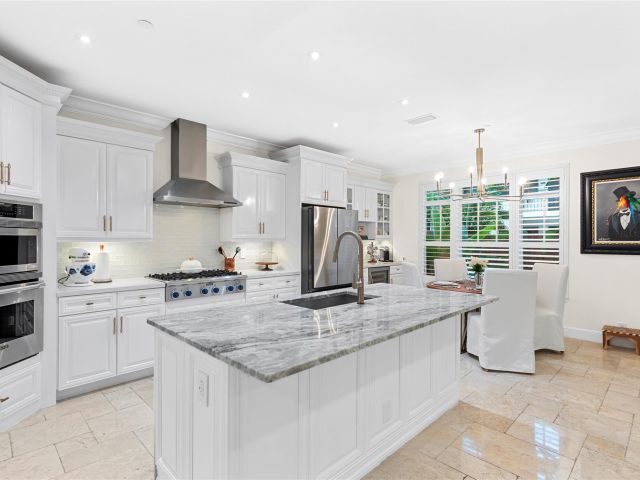 Home for sale at 220 NE 15th Ave 220 - photo 6131124