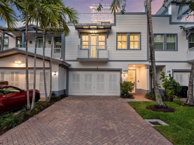 Home for sale at 220 NE 15th Ave 220 - photo 6131137