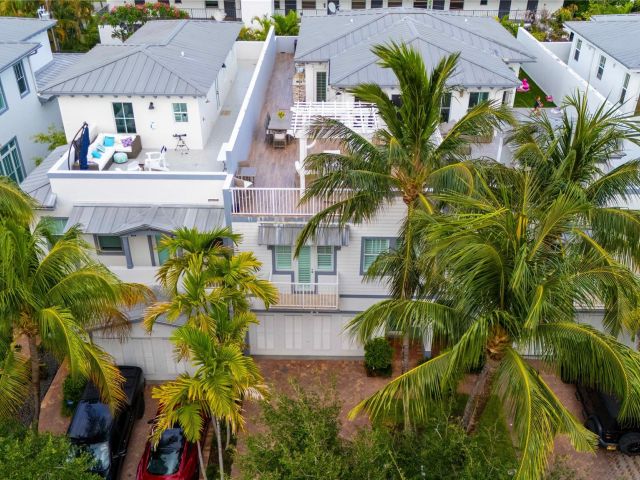 Home for sale at 220 NE 15th Ave 220 - photo 6131138