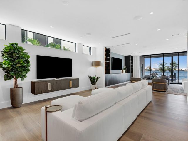 Home for rent at 1957 Harbourview Dr - photo 6249450