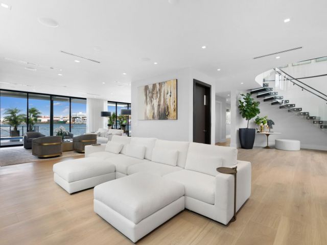 Home for rent at 1957 Harbourview Dr - photo 6249452