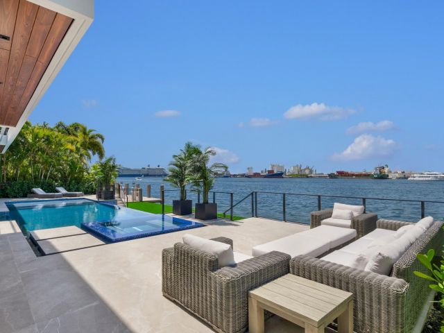 Home for rent at 1957 Harbourview Dr - photo 6249458