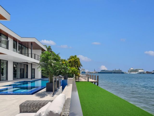 Home for rent at 1957 Harbourview Dr - photo 6249465