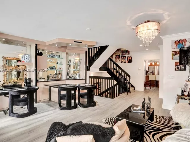 4-bedroom home for sale in Aventura - 21388 Marina Cove Cir 13-G - MondialRealty