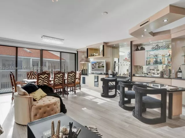 4-bedroom home for sale in Aventura - 21388 Marina Cove Cir 13-G - MondialRealty