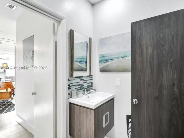 4-bedroom home for sale in Aventura - 21388 Marina Cove Cir 13-G - MondialRealty