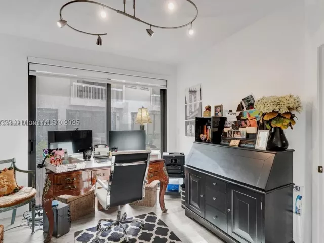 4-bedroom home for sale in Aventura - 21388 Marina Cove Cir 13-G - MondialRealty