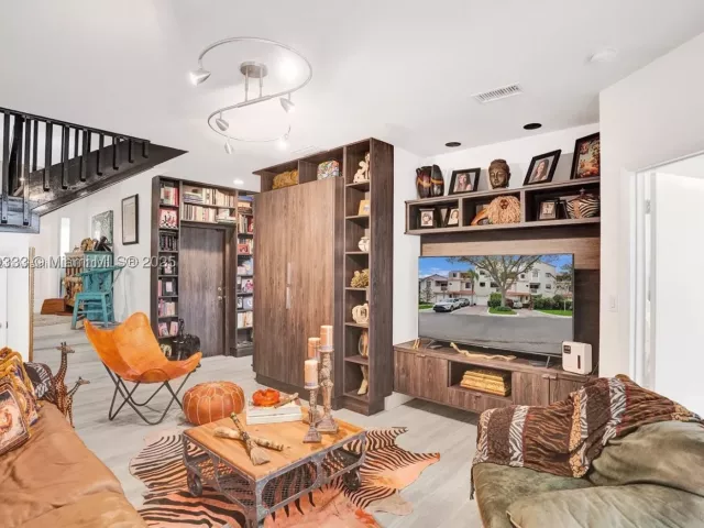 4-bedroom home for sale in Aventura - 21388 Marina Cove Cir 13-G - MondialRealty